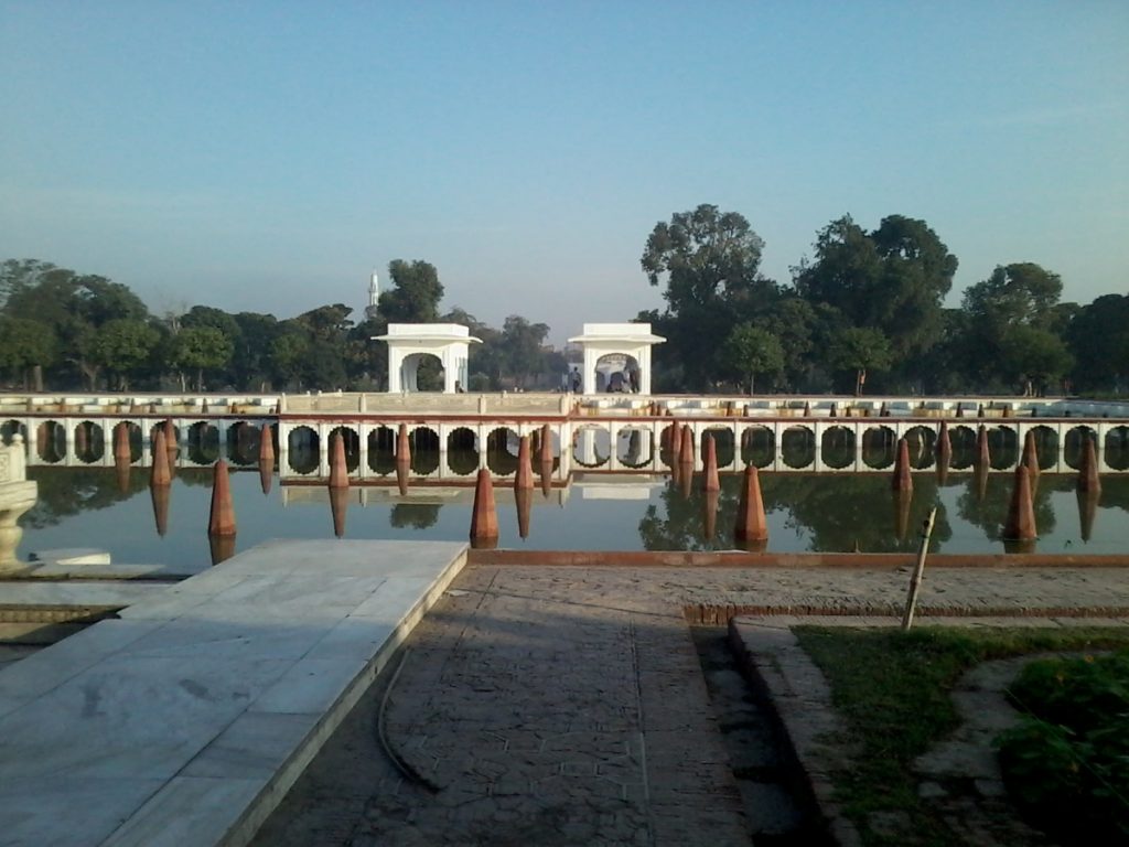 Shalimar_Gardens,_Lahore_(Faiz_Baksh_Tarrace-_2nd_tarrace_of_the_Garden)