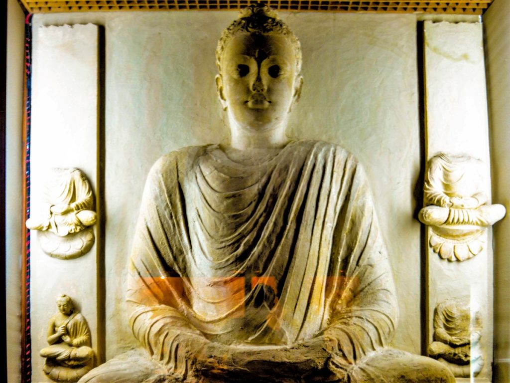 Statue_of_Buddha_in_Taxila_Museum (2)